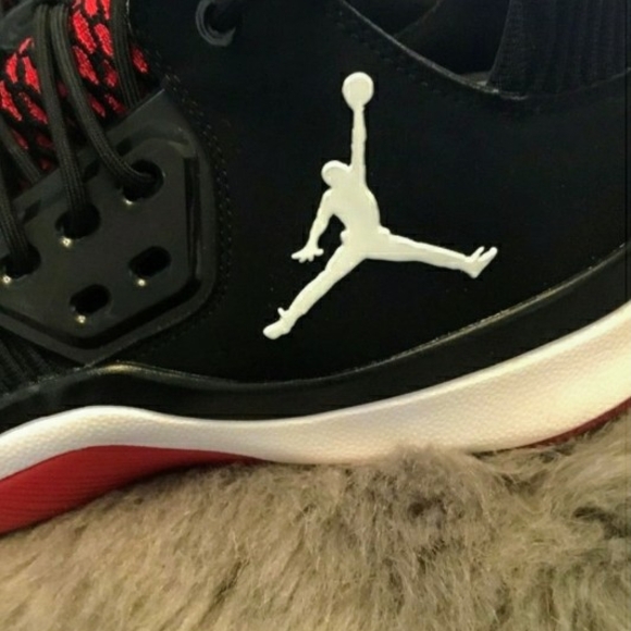Men Jordan Shoes - Picture 3 of 5